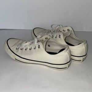 Chick Taylor Converse Low